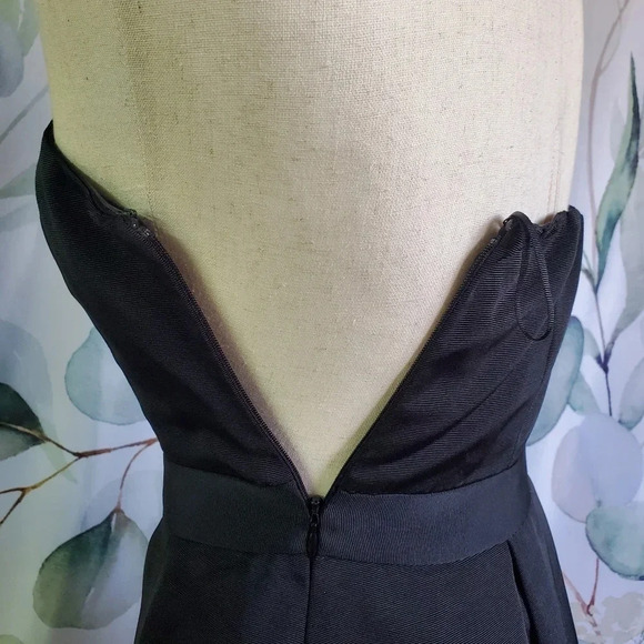 EXPRESS | Peek-a-Boo Stripe Strapless Dress in Black sz 0 - Picture 4 of 10